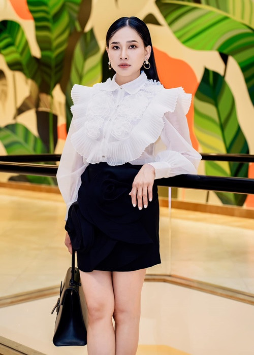 Dương Mỹ Linh nhận được nhiều lời khen ngợi về nhan sắc sau sinh, đặc biệt làn da, mái tóc.