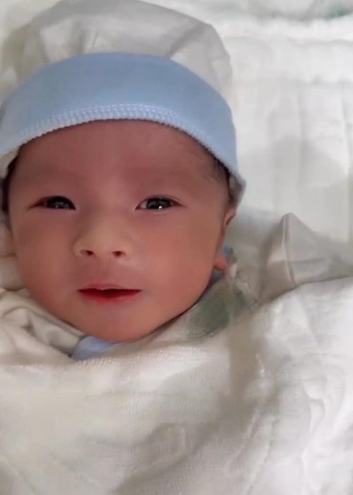 Con trai Cao Thái Sơn chào đời vào giữa tháng 12/2023, tên Thái Minh. Ảnh: FBNV.