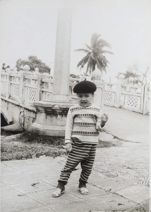 Nam ca sĩ có tuổi thơ đầy bình yên. Ảnh: FBNV.