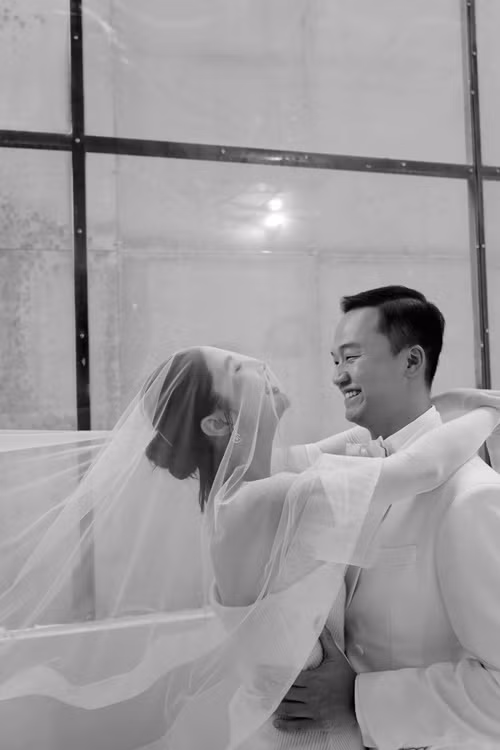 1 tháng sau đám cưới, nữ diễn viên hé lộ thêm ảnh cưới.