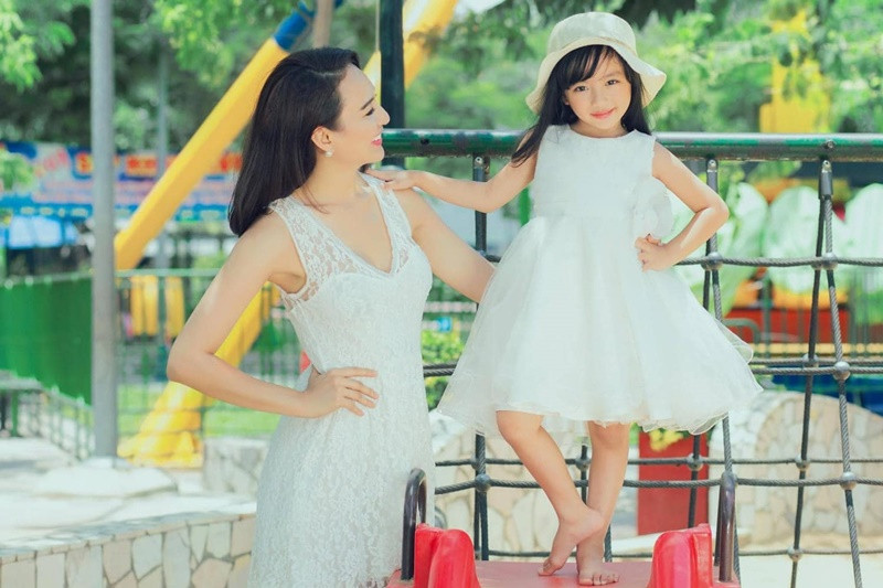 Ngọc Diễm cho biết, cô nhận việc chăm sóc, chồng cũ của cô lo tài chính cho con.