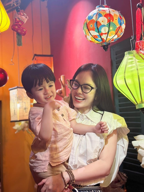 Tuy công khai bé Liam nhưng Dương Cẩm Lynh không tiết lộ danh tính bố của cậu nhóc.