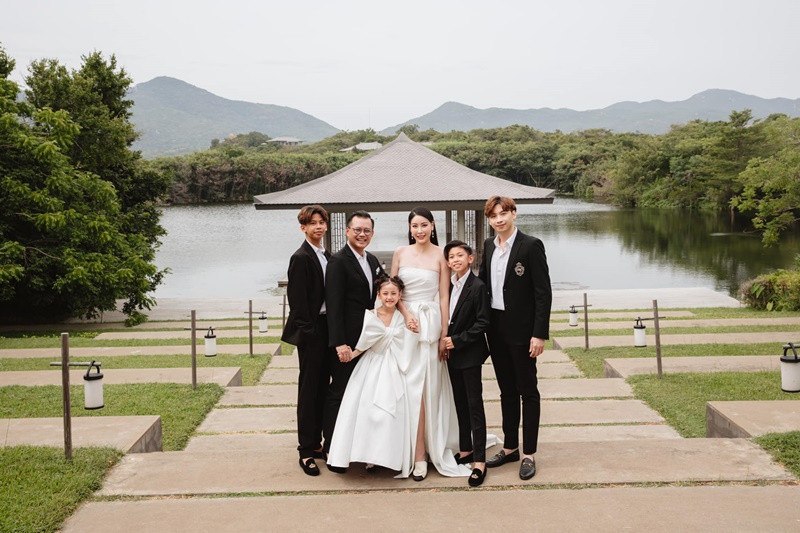 Tổ ấm hòa thuận của Hà Kiều Anh và chồng doanh nhân khiến nhiều người ngưỡng mộ.