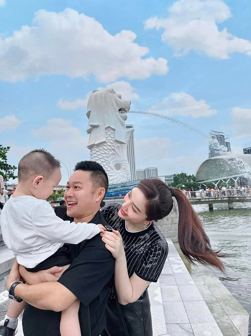 Bảo Thy và chồng con hiện sống trong căn biệt thự 2 mặt tiền ở khu đất đắt đỏ nhất quận 7 (TP HCM). Cả gia đình nữ ca sĩ còn thường xuyên đến những khu giải trí, nghỉ dưỡng cao cấp.