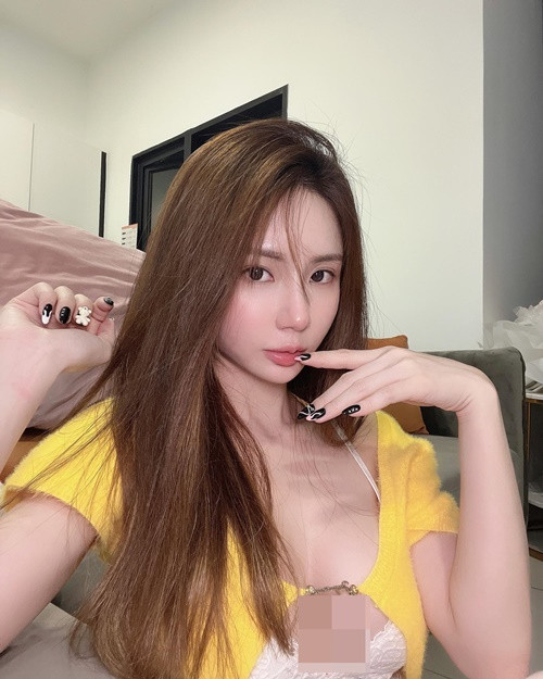 Lee Ming San có nước da trắng hồng.