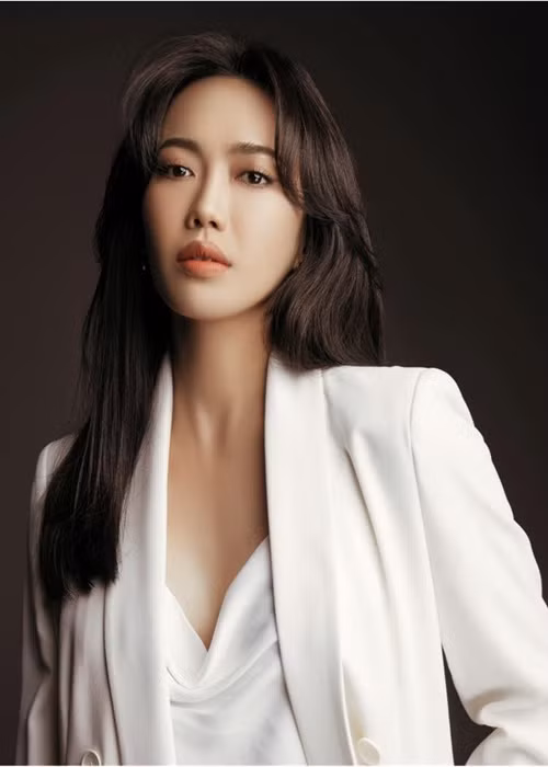 Diệu Nhi tốt nghiệp trường Đại học Sân khấu Điện ảnh. Vào học kỳ 2 năm nhất, cô có cơ hội đi đóng phim và bắt đầu nhận một số vai diễn nhỏ ở sân khấu kịch 5B. Ảnh: FBNV.