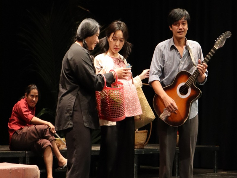 Sau sân khấu kịch 5B, Diệu Nhi hoạt động trong sân khấu Thế Giới Trẻ. Ảnh: VOV.