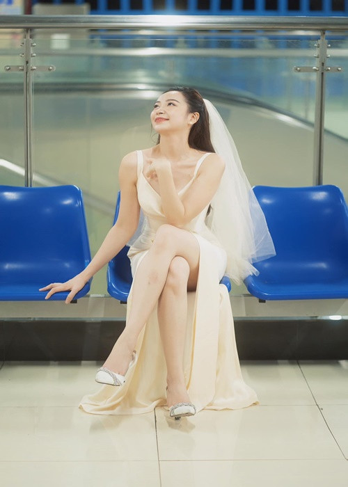 Chia sẻ với Tiền Phong, Kim Oanh “Thương ngày nắng về” cho hay, cô tổ chức đám cưới vào ngày 29/2 tại Quảng Trị - quê nhà cô dâu. Sau đó chục ngày, Kim Oanh sẽ tổ chức hôn lễ tại nhà trai ở Hải Dương.