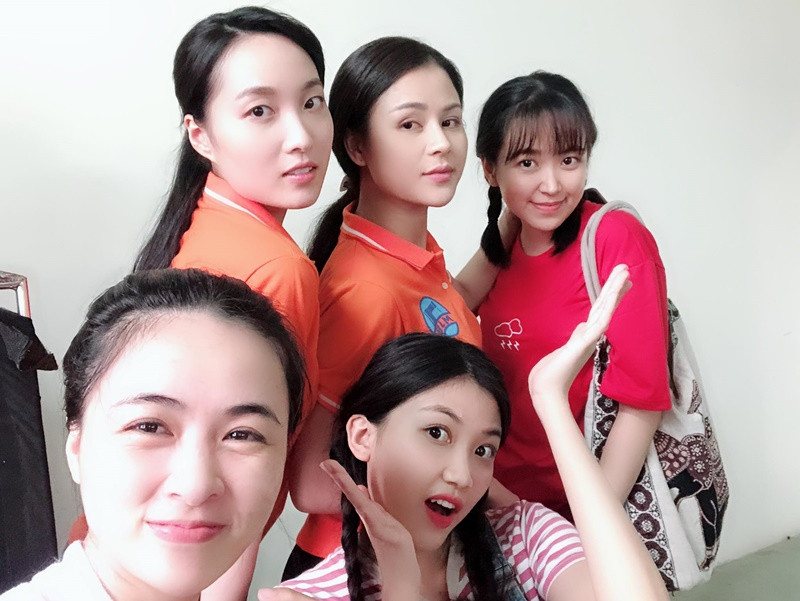 Ngoài Thương ngày nắng về, Kim Oanh đóng các phim: Những cô gái trong thành phố, Mê cung, Những nhân viên gương mẫu, Tình khúc Bạch Dương, Lửa ấm, Dưới bóng cây hạnh phúc.