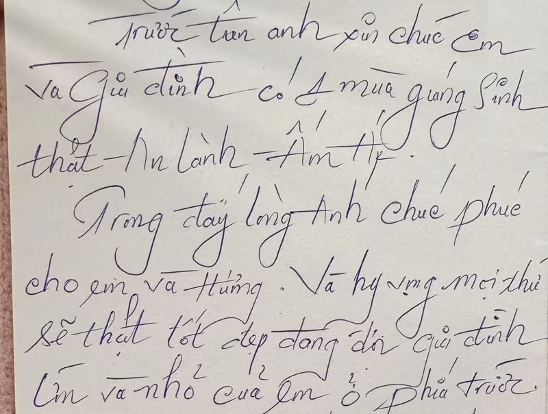 Quang Huy - chồng cũ thứ hai của Diễm Hương viết thư tay chúc phúc cho vợ cũ. "Ba Noah đã rất tử tế", cô chia sẻ.