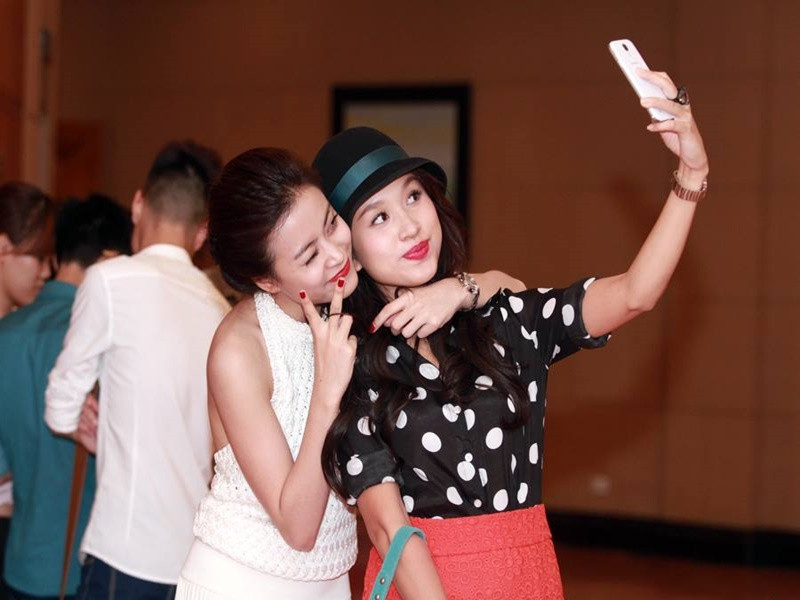 Vân Hugo chia sẻ, cô chứng kiến Hoàng Thùy Linh trưởng thành. Cả hai đang có một tình bạn đặc biệt. Ảnh: FBNV.