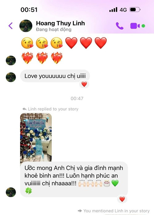 Hoàng Thùy Linh nhắn nhủ Vân Hugo: "Ước mong anh chị và gia đình mạnh khỏe, bình an. Luôn hạnh phúc an vui chị nha". Nhận được quà cưới, Vân Hugo tiết lộ, ngày mới quen biết, cô được Hoàng Thùy Linh tặng 100 bông hoa hồng đỏ. Ảnh: FBNV.