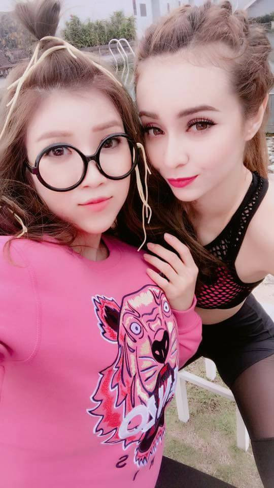 Hai nữ nghệ sĩ đăng tải không ít hình ảnh bên nhau.