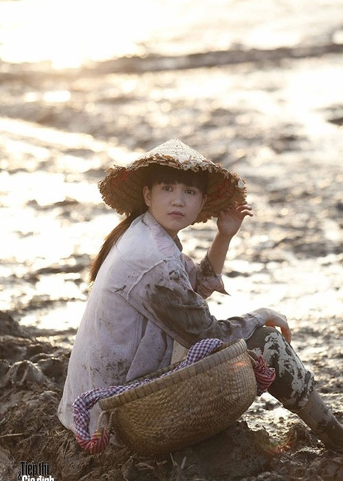 Bị gắn mác bình hoa di động sau Hoàng tử và Lọ lem, Ngọc Trinh bỏ tiền túi sản xuất và đóng chính bộ phim điện ảnh Vòng eo 56. Ảnh: Tiếp Thị Gia Đình.