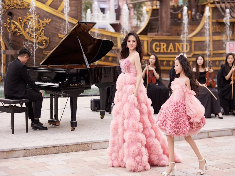 Thu Quỳnh chia sẻ, từ ngày mang bầu con gái, cô bỗng nhiên nữ tính hơn.