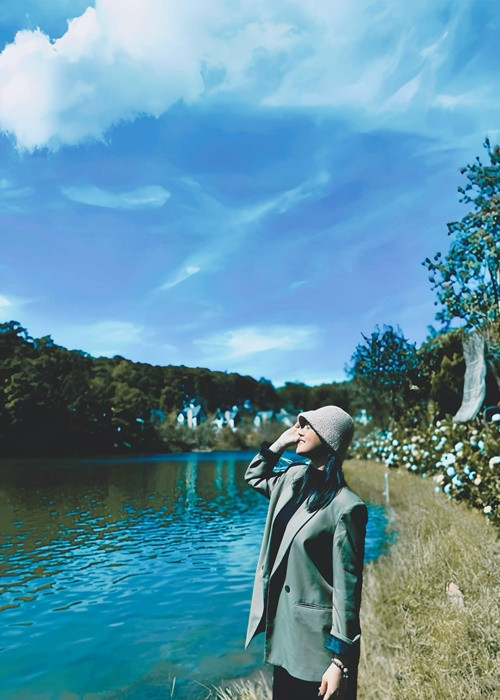 Cô du lịch Đà Lạt vào tháng 12/2023.