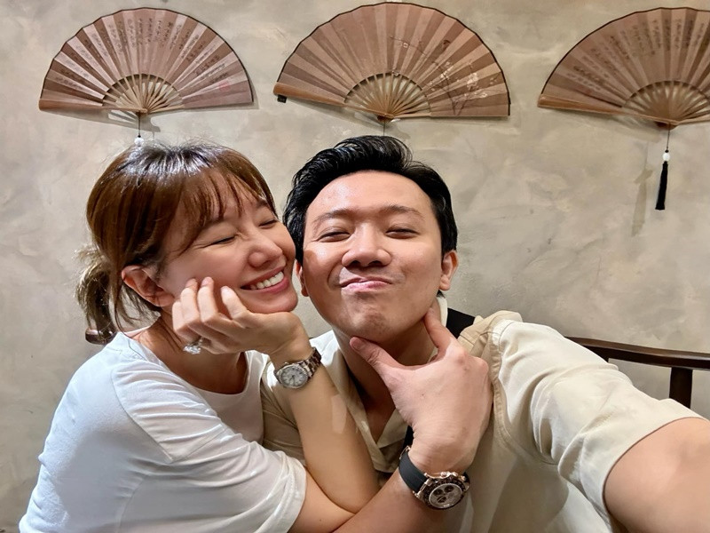 Ở bên Hari Won, Trấn Thành cảm thấy anh được là chính mình nhất, nhận được đồng cảm tuyệt đối từ vợ. Ảnh: FBNV.