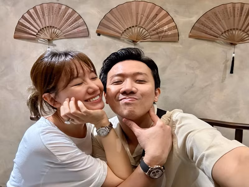 Ở bên Hari Won, Trấn Thành cảm thấy anh được là chính mình nhất, nhận được đồng cảm tuyệt đối từ vợ. Ảnh: FBNV.