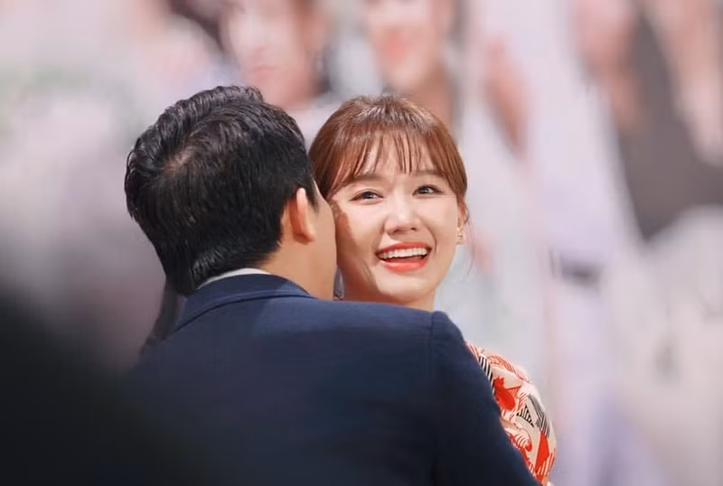 Cặp đôi không áp lực chuyện con cái dù kết hôn được 8 năm. Ảnh: FBNV.