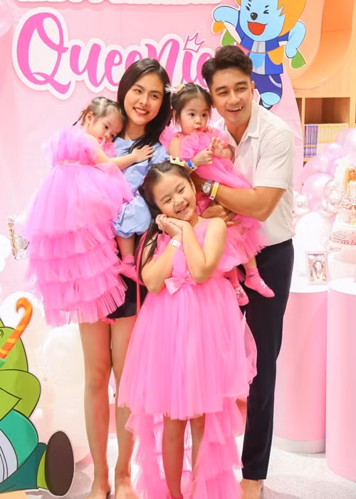 Tháng 11/2021, Vân Trang sinh đôi.