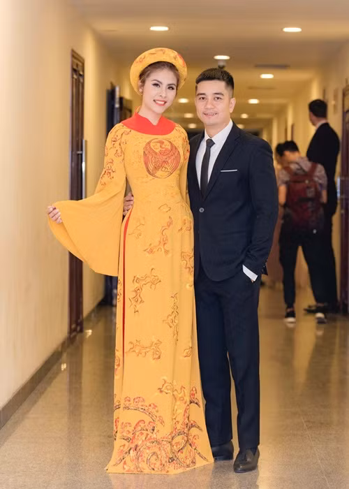 Sau khi kết hôn, Vân Trang vẫn được Quân Lê ủng hộ công việc nghệ thuật.