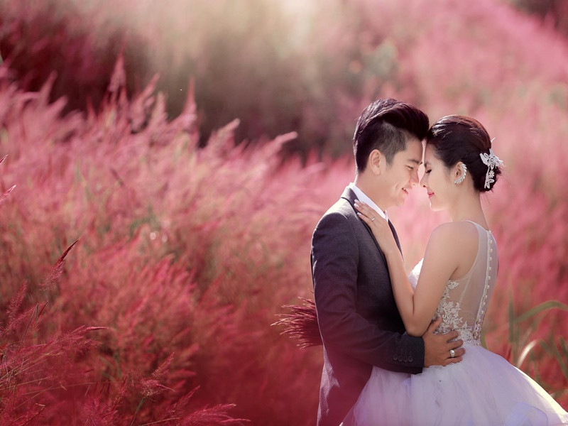 Sau nửa năm hẹn hò, Vân Trang và Quân Lê quyết định về chung một nhà. Cả hai cùng lên ý tưởng cho lễ ăn hỏi và đám cưới.