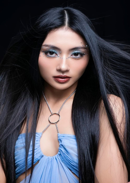 Hoa hậu Xuân Hạnh chia sẻ lý do mẹ và ba dượng vắng mặt trong chung kết Hoa hậu Hoàn vũ Việt Nam 2023 vì bận công việc kinh doanh và chăm sóc ông ngoại của Xuân Hạnh bị tai nạn. Ảnh: Vietnamnet.