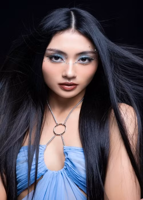 Hoa hậu Xuân Hạnh chia sẻ lý do mẹ và ba dượng vắng mặt trong chung kết Hoa hậu Hoàn vũ Việt Nam 2023 vì bận công việc kinh doanh và chăm sóc ông ngoại của Xuân Hạnh bị tai nạn. Ảnh: Vietnamnet.