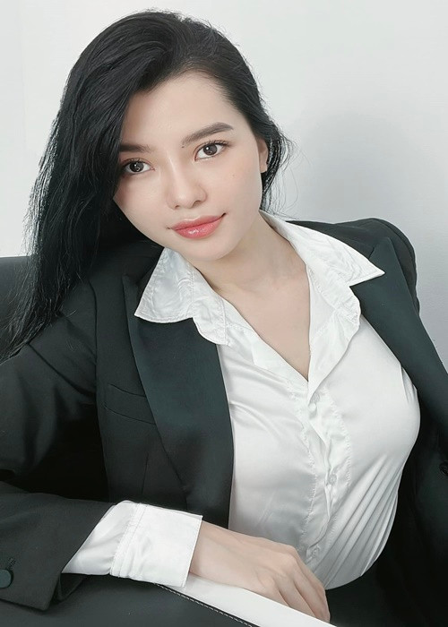 Theo Tiền Phong, đến năm 16 tuổi, Hoàng Thị Nhung bắt đầu kinh doanh online và đang điều hành công ty cung cấp sản phẩm chăm sóc da cho nam giới. Ảnh: FBNV.