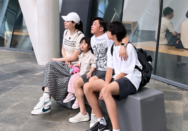 Gia đình Đàm Thu Trang - Cường Đô la bên nhau trong chuyến du lịch nước ngoài tháng 12/2023.