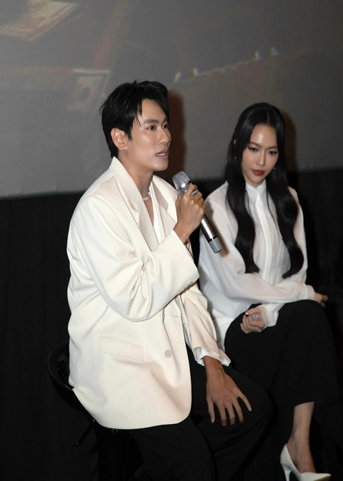 Anh chia sẻ trên Dân Trí: "Khán giả dành tình cảm cho tôi nên mới gọi tôi như thế, chứ tôi không dám nhận mình là ông hoàng hay gì đâu". Ảnh: FBNV.