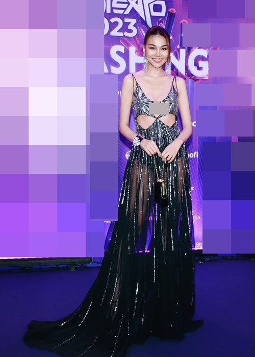 Nữ người mẫu đi sự kiện một mình, vắng mặt ông xã.