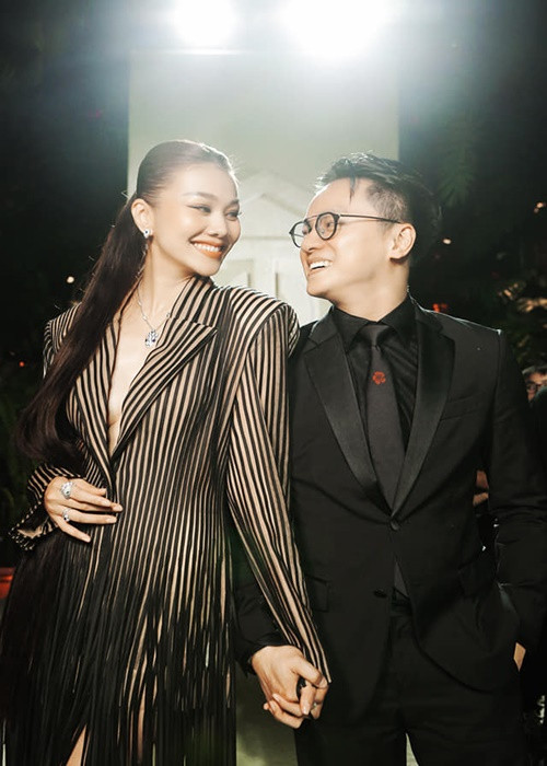 Lần gần nhất vợ chồng Thanh Hằng tay trong tay dự sự kiện là show thời trang của NTK Công Trí vào tháng 11/2023.
