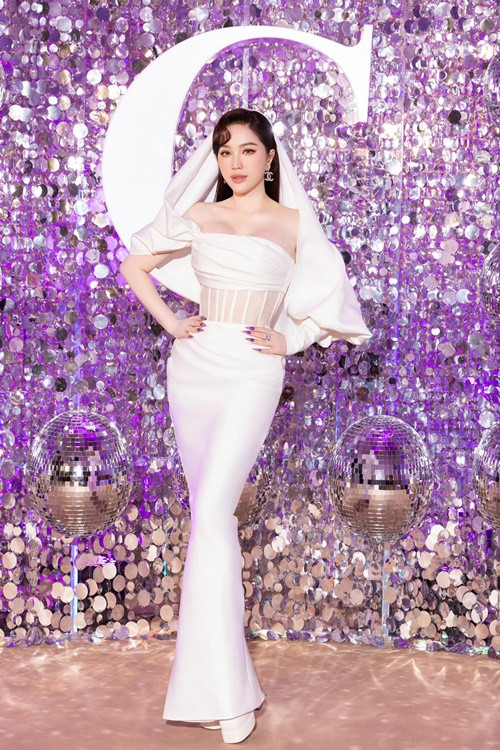 Bảo Thy cũng là mỹ nhân Việt sinh năm 1988. Cô vẫn giữ được hình thể nuột nà sau khi sinh con trai đầu lòng.