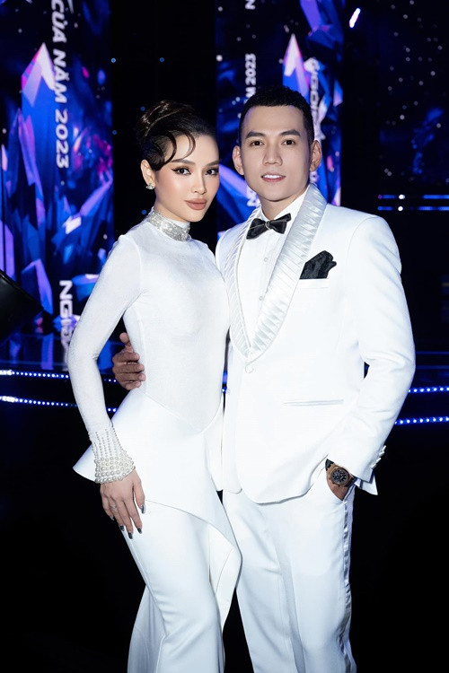 Lý Bình từng thú nhận rằng anh bị thu hút bởi vòng 3 của Phương Trinh Jolie ngay từ cái nhìn đầu tiên, vì nhìn vào vòng 3 của những người tập thể thao có thể biết người đó chăm chỉ tập luyện hay không.