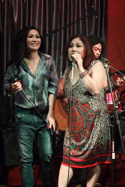 Cùng theo đuổi nhạc nhẹ phong cách rock, cả hai bắt đầu dính như sam sau khi đóng chung phim Giải cứu thần chết năm 2008. Không chỉ gắn bó ở đời thường, Phương Thanh và Siu Black còn liên tục song ca trên sân khấu. Tuy nhiên, tình bạn giữa hai nữ nghệ sĩ rạn nứt vào năm 2015.