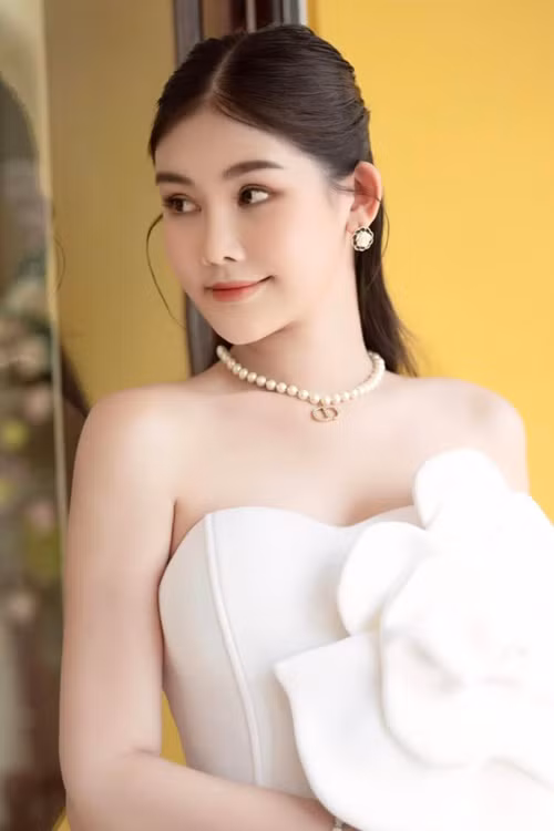 Sau Hoa hậu Liên lục địa 2018, Ngân Anh không tham gia các hoạt động giải trí. Cô tập trung cho việc du học ở Anh.