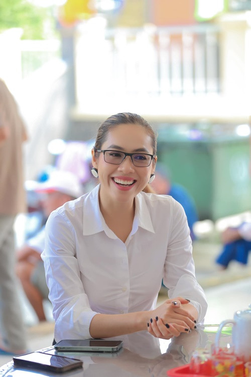 Năm 2014, Á hậu Hoàng My nhận được học bổng 50% của New York Film Academy (Học viện điện ảnh New York, chi nhánh tại Los Angeles). Cô học ngành điện ảnh trong 3 năm tại Mỹ.