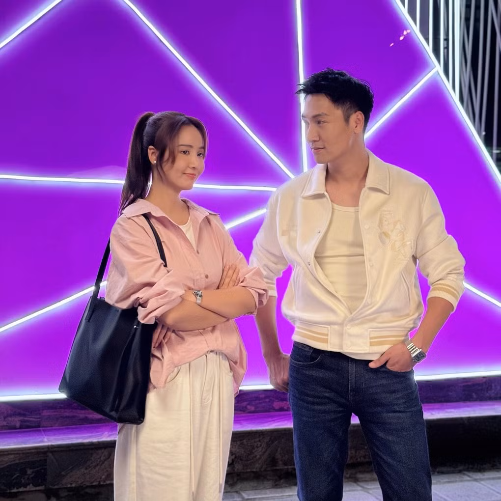 Nữ diễn viên chia sẻ, những phân đoạn diễn biến đầy trắc trở, đòi hỏi diễn xuất tâm lý khó của nhân vật Dương và Lâm (Mạnh Trường) trong những tập vừa qua của "Chúng ta của 8 năm sau" càng khiến cô khẳng định: "Đóng chung với anh Trường là điều may mắn". Huyền Lizzie nhấn mạnh, đối với cô, Mạnh Trường là một trong những nam diễn viên diễn xuất tốt về ánh mắt, nội tâm (Ảnh: Nhân vật cung cấp).