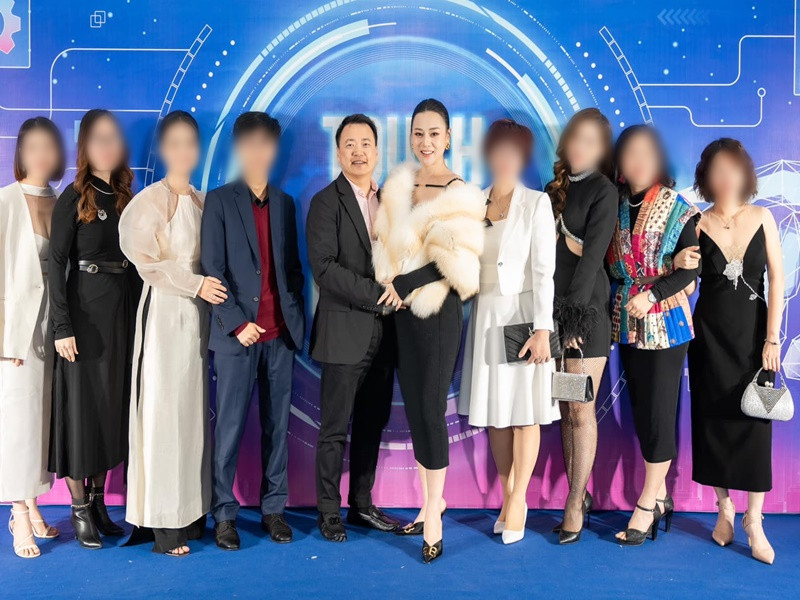 Nữ diễn viên phim Hương vị tình thân thường xuyên có mặt trong các sự kiện của công ty chồng.