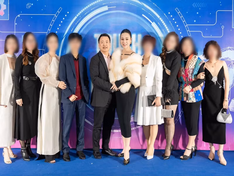 Nữ diễn viên phim Hương vị tình thân thường xuyên có mặt trong các sự kiện của công ty chồng.