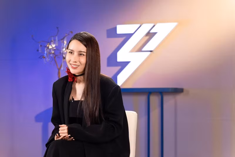 Giai đoạn 2005 - 2009, Lưu Hương Giang được biết tới qua Thu tình yêu, Maria, Giọt sương và chiếc lá, Tình yêu muôn màu. Khi kỷ nguyên hoàng kim của rock đi qua, cô chuyển hướng sang pop/ballad và R&amp;B. Ảnh: FBNV.