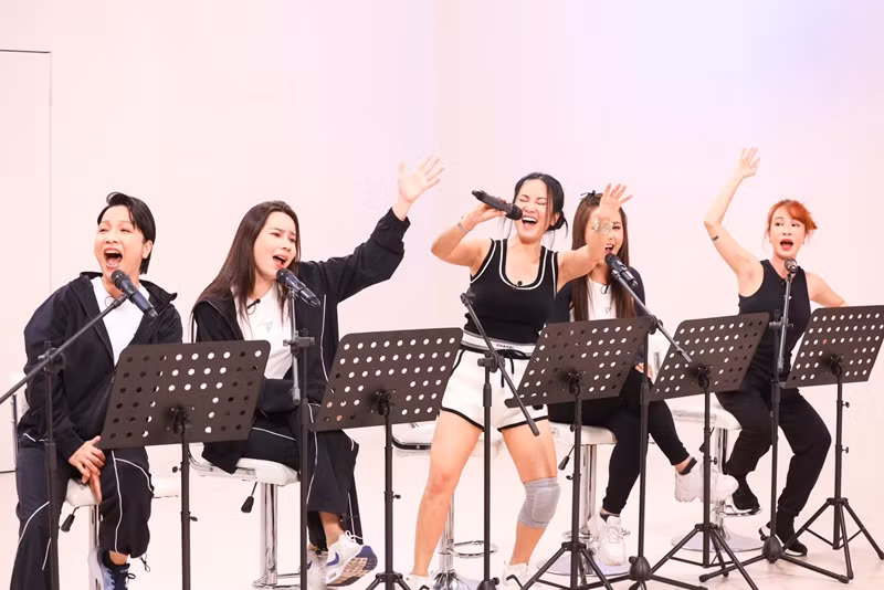 Trong những vòng tập luyện của đêm Công diễn 4, Lưu Hương Giang thường xuyên vắng tập vì gặp một số vấn đề cá nhân khiến sức khỏe tinh thần đi xuống. Ảnh: FBNV.