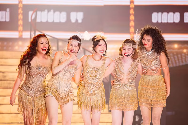 Lượt bình chọn của Lưu Hương Giang thường ở top cuối, vào vòng nguy hiểm. Theo Znews, trước đêm Công diễn 4, cô mới thắng một vòng công diễn. Ảnh: FBNV.