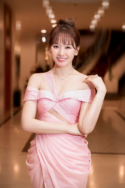 Nữ ca sĩ mang vẻ đẹp lai Việt - Hàn được nhận xét sở hữu vẻ đẹp không tuổi.