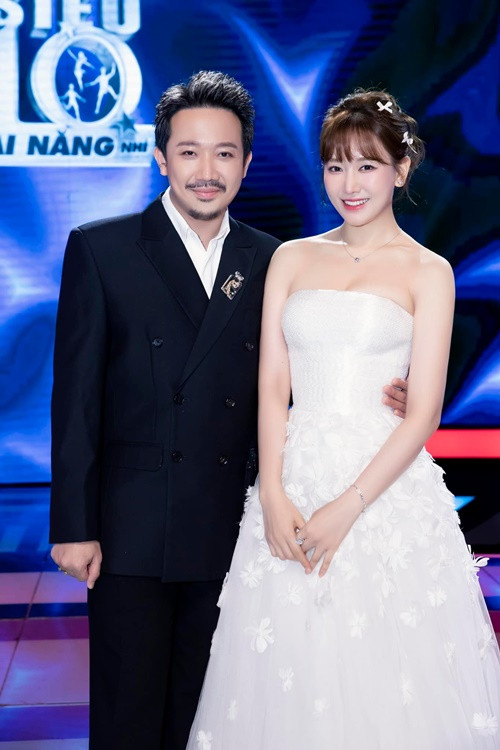 Trấn Thành từng hài hước chia sẻ, anh "tức" vì vợ trẻ lâu.