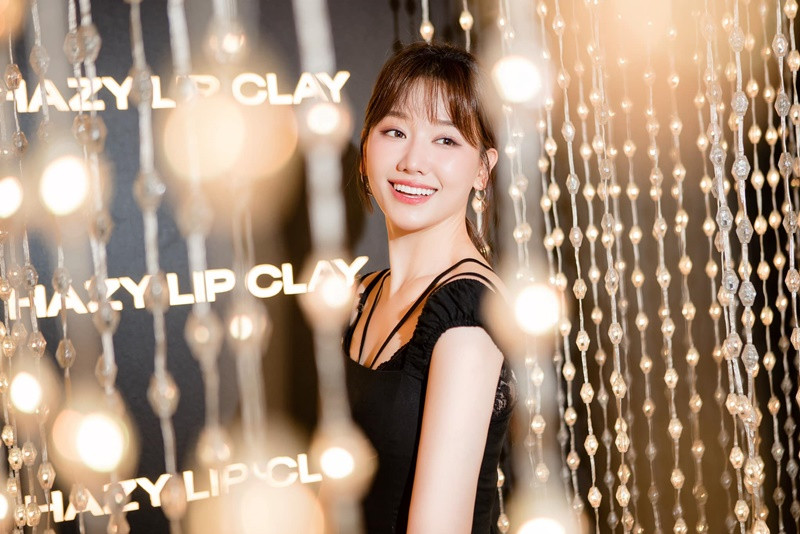 Vợ Trấn Thành lấy lại được nụ cười tỏa nắng sau thời gian điều trị bệnh liệt cơ mặt trái.