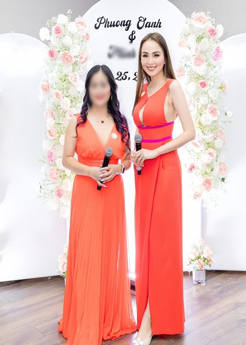 Cô trải lòng về cuộc sống ở xứ người: "Có rất nhiều câu chuyện và lời đồn phía sau lưng Hương làm phiền mọi người. Tốt có xấu nhiều hơn. Nhưng Hương thì vốn mắt cận, tai lãng, trí nhớ cá vàng nên muốn tiếp nhận hết mà không nổi. Nên đành cáo lỗi cùng những ai đang muốn tìm hiểu về cuộc sống riêng của Hương. Cuộc sống Hương đơn giản lắm: Giỏ hiệu không xách, xe đẹp không quan tâm, ăn uống không cầu kỳ, quần áo không nhu cầu sắm nữa. Giờ chỉ quan tâm sao cho khách làm lên màu như ý, chân mày đẹp làm xong may mắn”.