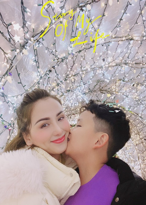 “Kỷ luật ngày hôm nay là gia đình nén lòng để con vững chãi cho những sải cánh rộng bay xa hơn những gì ông bà và ba mẹ đã đi”, cô cho hay.