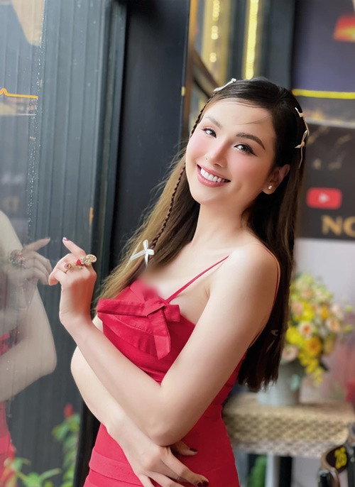 Nghệ sĩ Phi Phụng chia sẻ trên Dân Trí, Diễm Hương tiết lộ về chuyện tổ chức đám cưới trước khi sang Canada định cư.